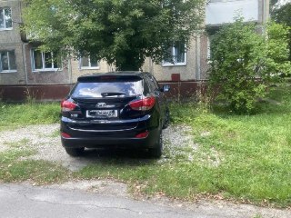 В Бежице ужесточают наказания за парковку на газонах